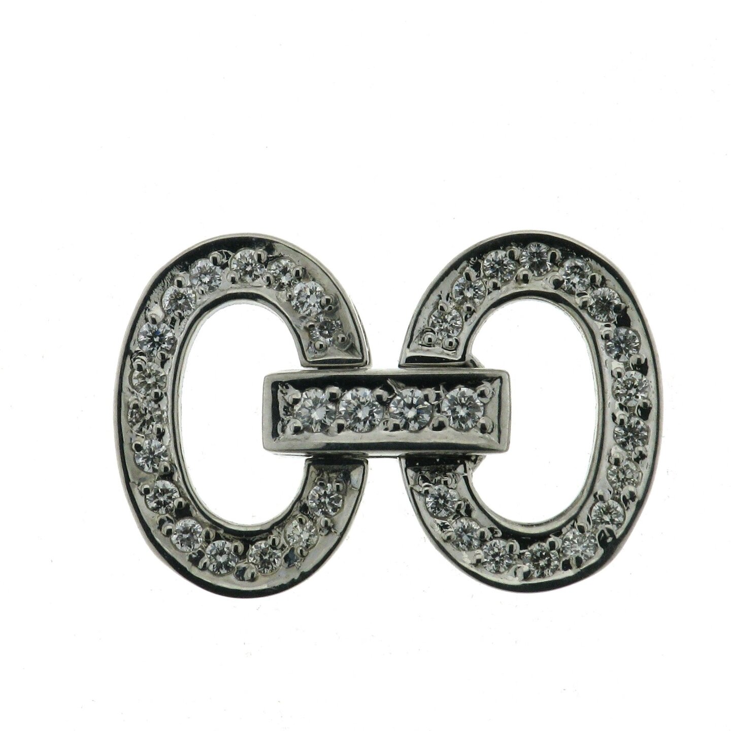 Clip pav&eacute;e clasp with diamonds