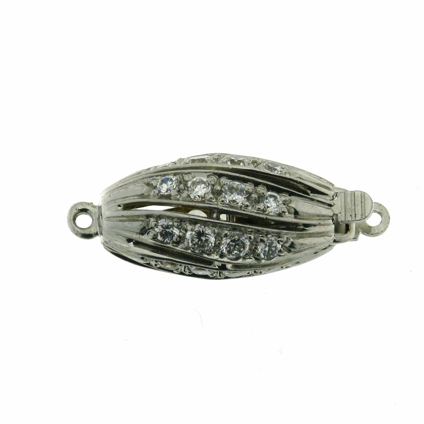 Clique pav&eacute;e clasp with diamonds