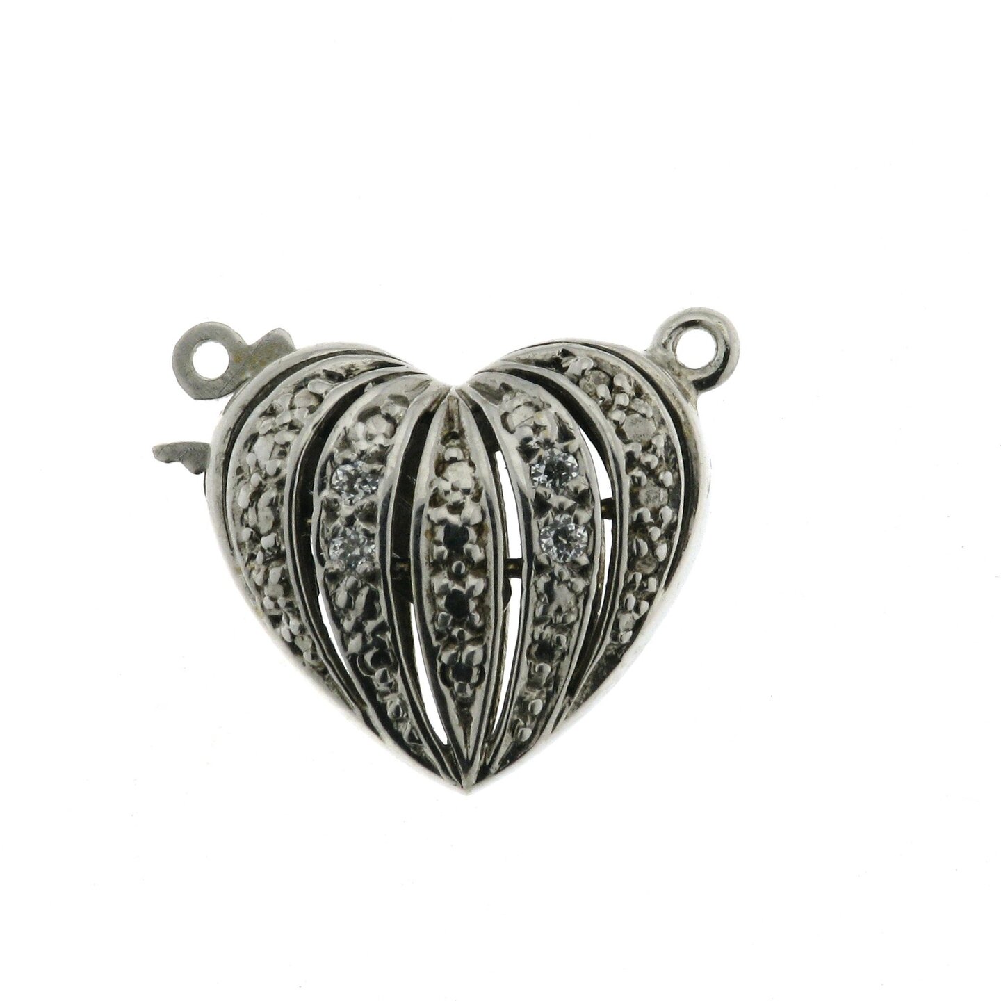 Pav&eacute;e heart shape clasp
